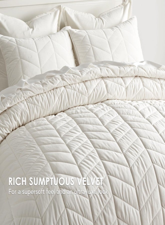 EVERGRACEHOME EVERGRACE 3 Pieces Luxurious Queen Velvet Quilts, Ultra Soft Lightweight Velvet Comforter Set, Matelasse Oversized Diamond Bedspread Coverlet for All Season with 2 Shams, Cream White, 92"x96" - Image 2
