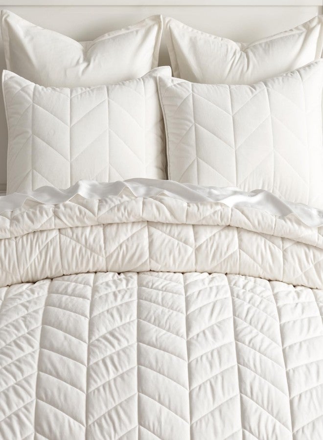 EVERGRACEHOME EVERGRACE 3 Pieces Luxurious Queen Velvet Quilts, Ultra Soft Lightweight Velvet Comforter Set, Matelasse Oversized Diamond Bedspread Coverlet for All Season with 2 Shams, Cream White, 92"x96" - Image 4