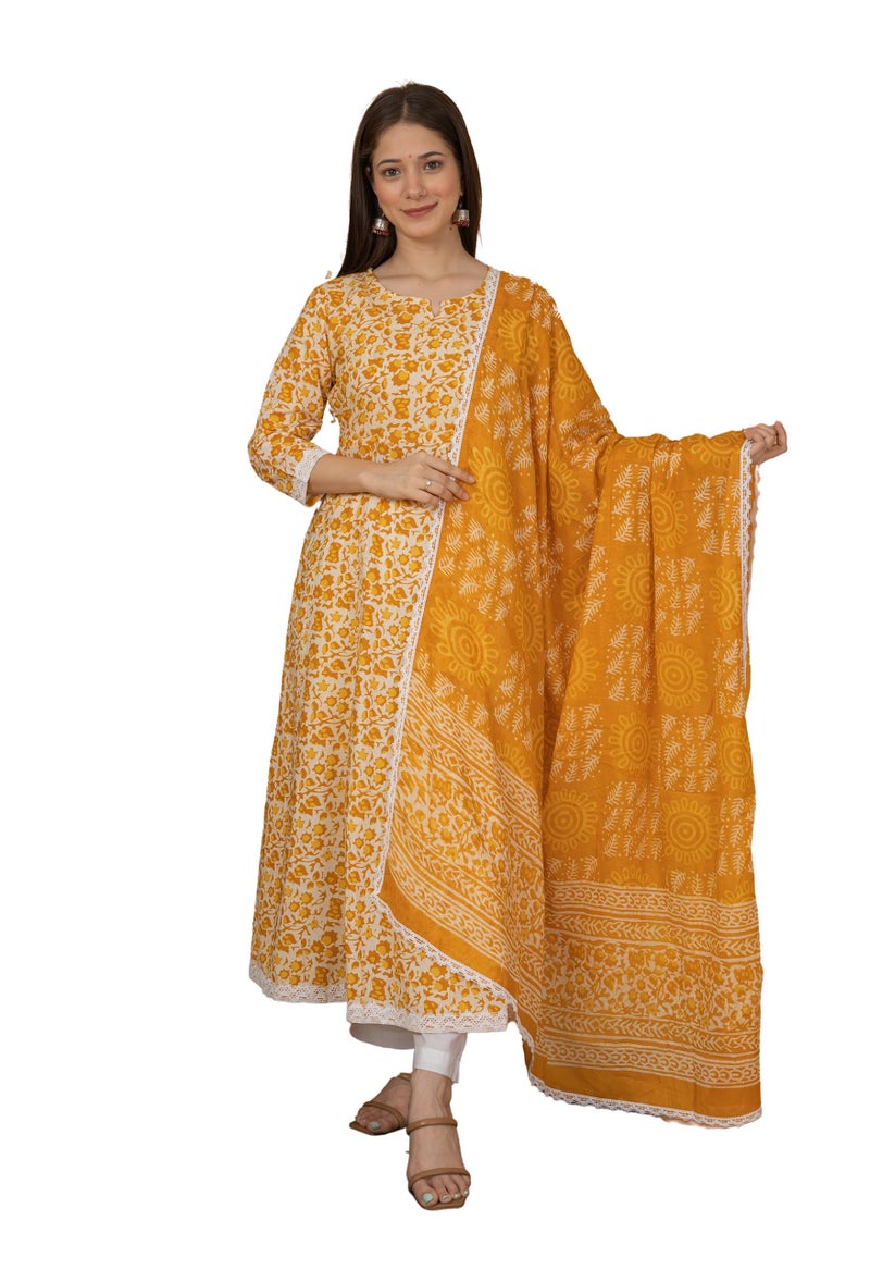Meera Fab كورتا أناركالي مطبوعة من ميرا فاب للنساء مع بالازو ودوبتة مجموعة صغيرة صفراء - Image 1