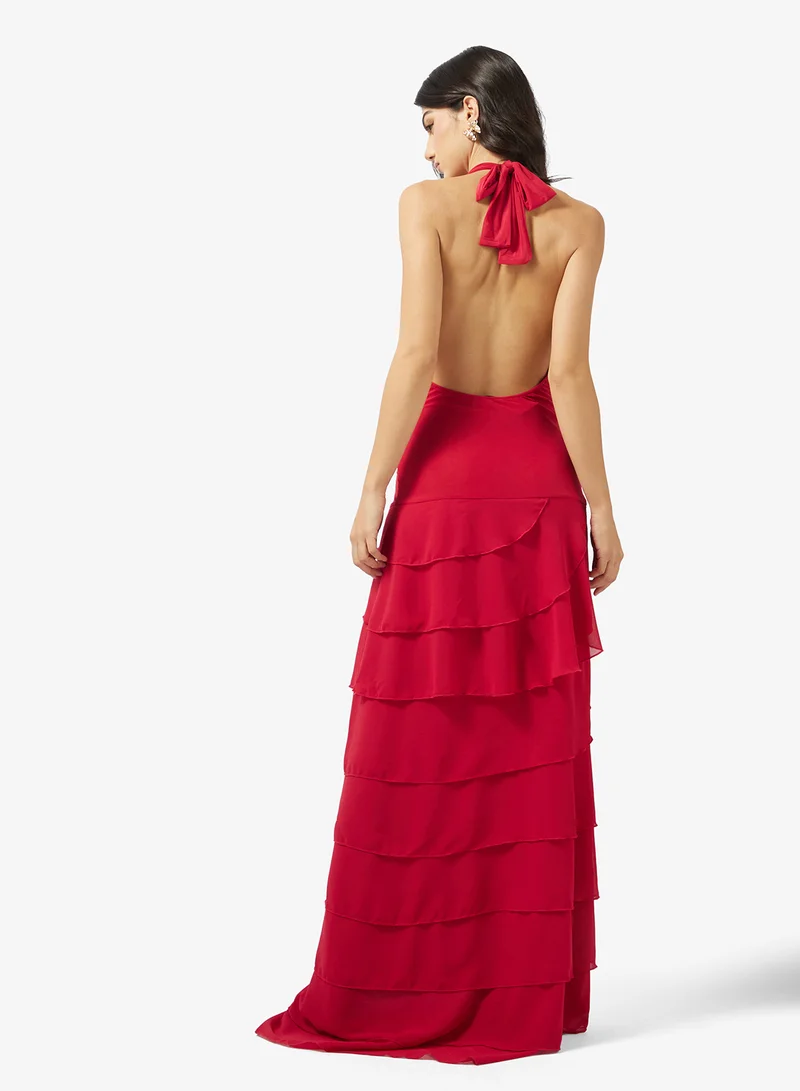 جينجر فستان سهرة بياقة هالتر وتفاصيل كشكش