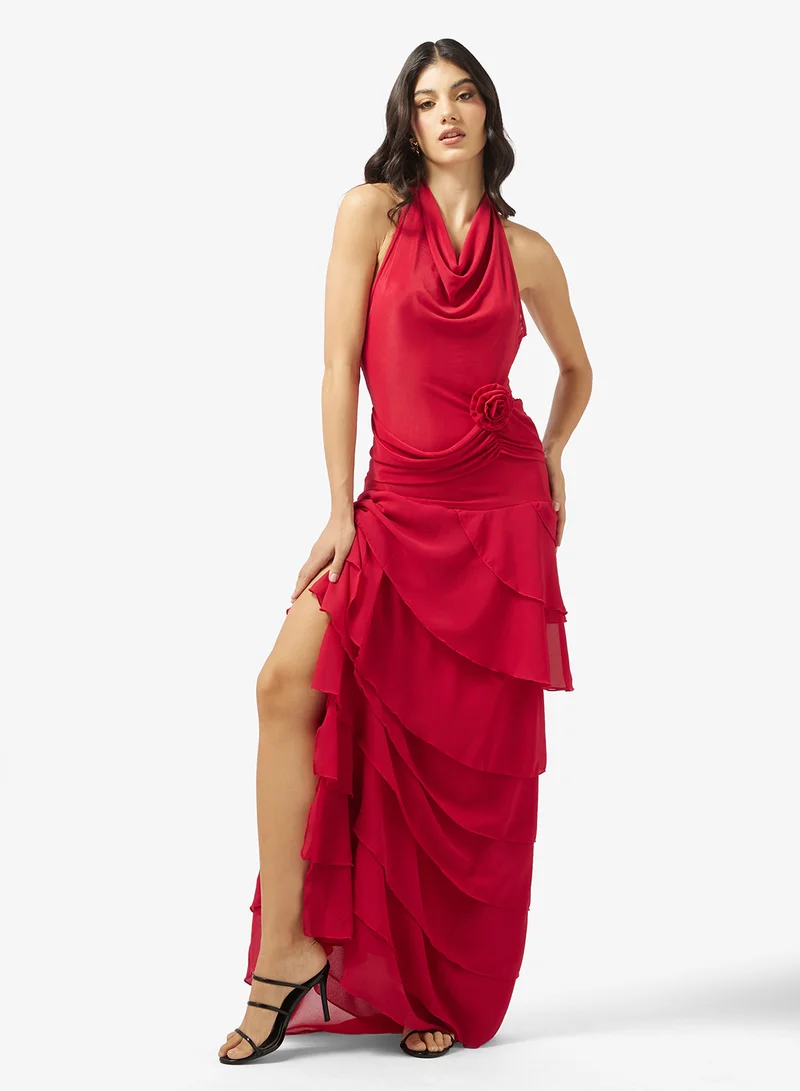 جينجر فستان سهرة بياقة هالتر وتفاصيل كشكش