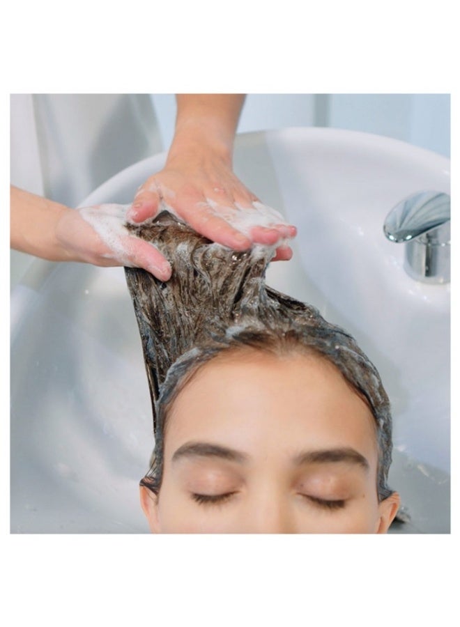 Revlon Professional Re/Start Balance Micellar Anti-Dandruff Shampoo 250 ml - Image 2