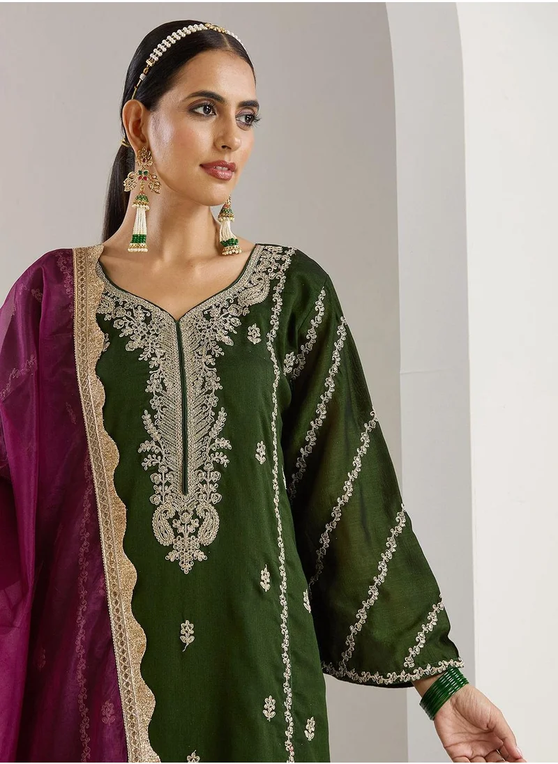 آي شين Women's Green Polyester Blend Printed Tunic Full Length Casual Straight Fit Kurta Set