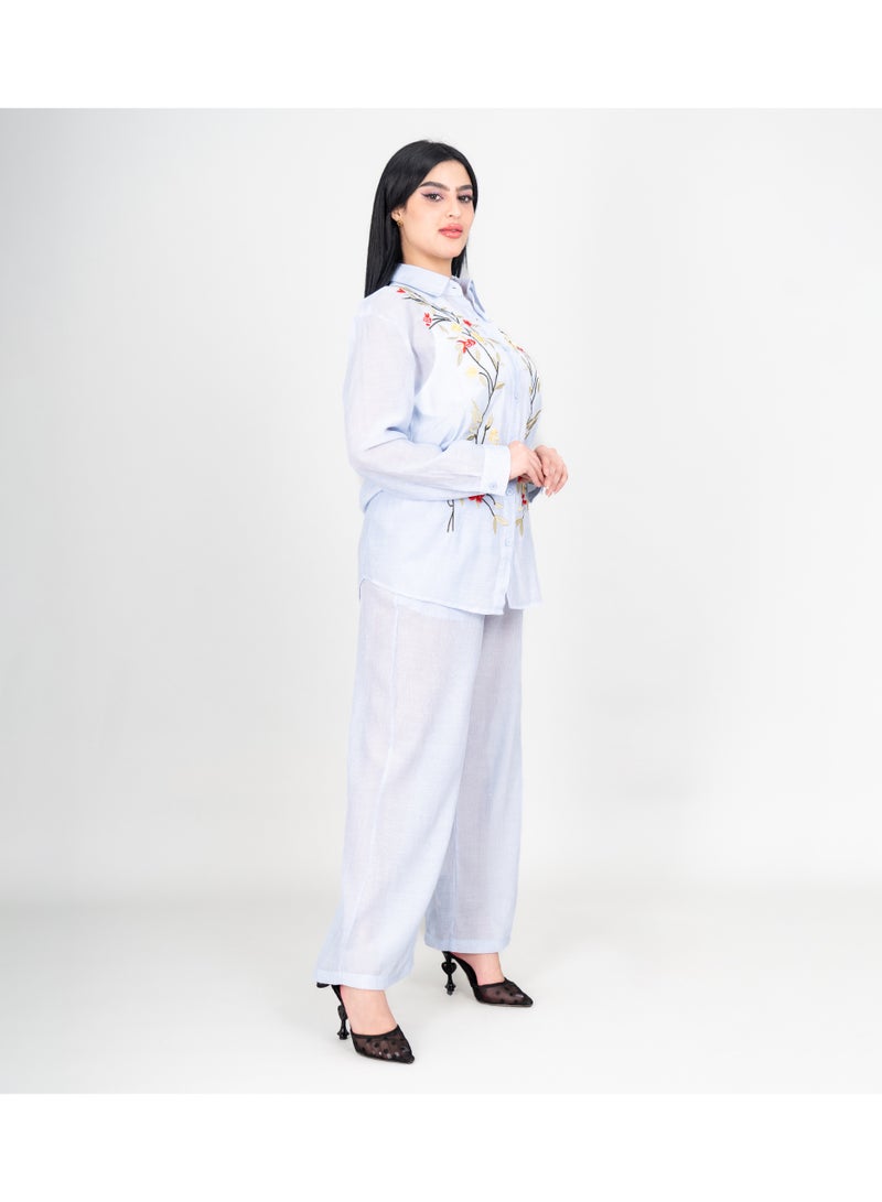 اكسا طقم عصري قطعتين قميص وبنطلون مطرز بأوراق ملونة أزرق - Image 3