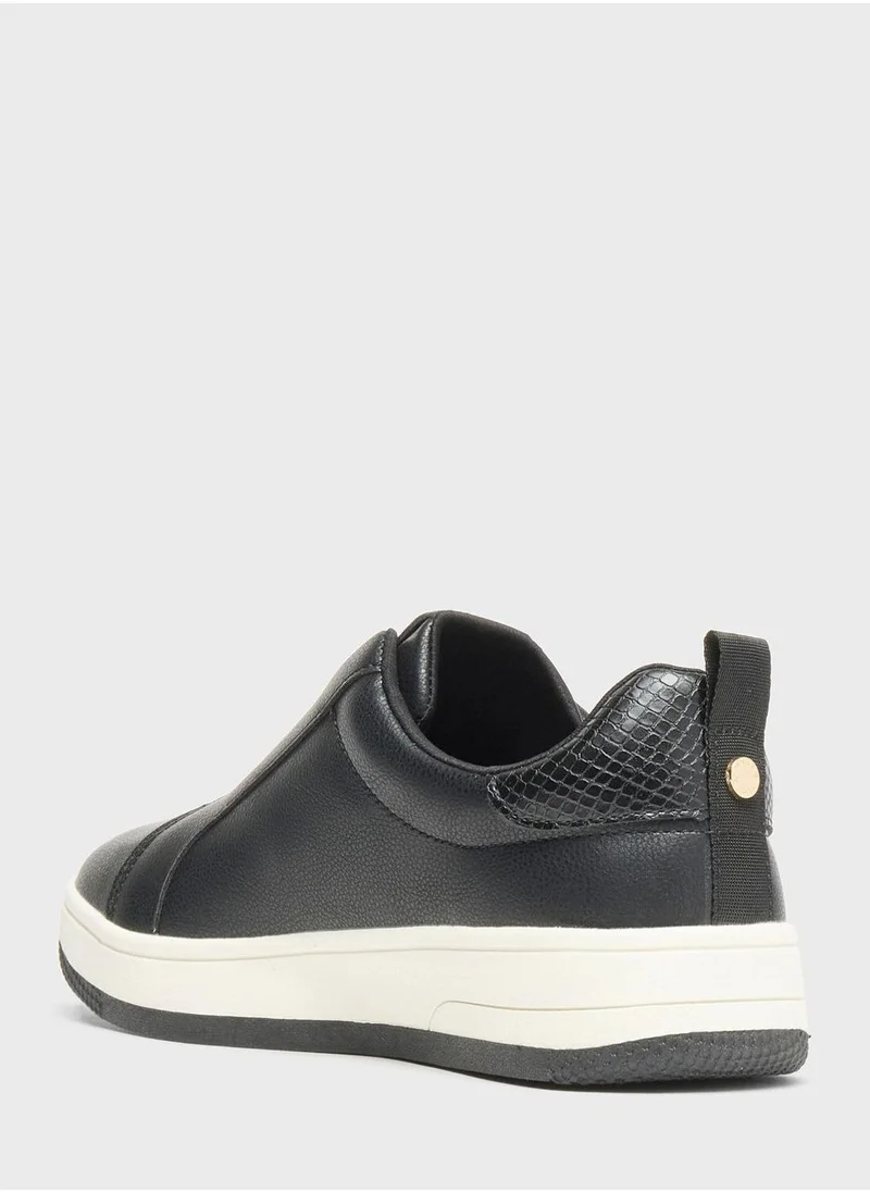 شو اكسبرس Lace Up Low Top Sneakers