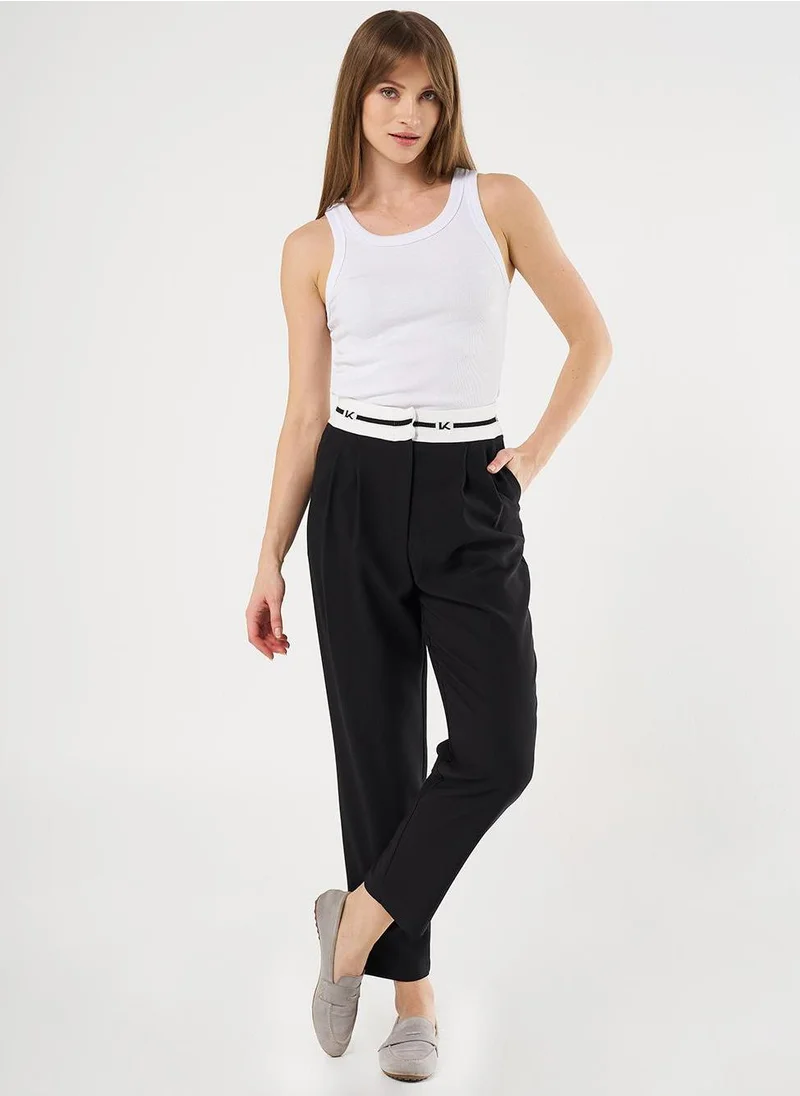 Kayra Logoed Carrot Cut Pants - Black