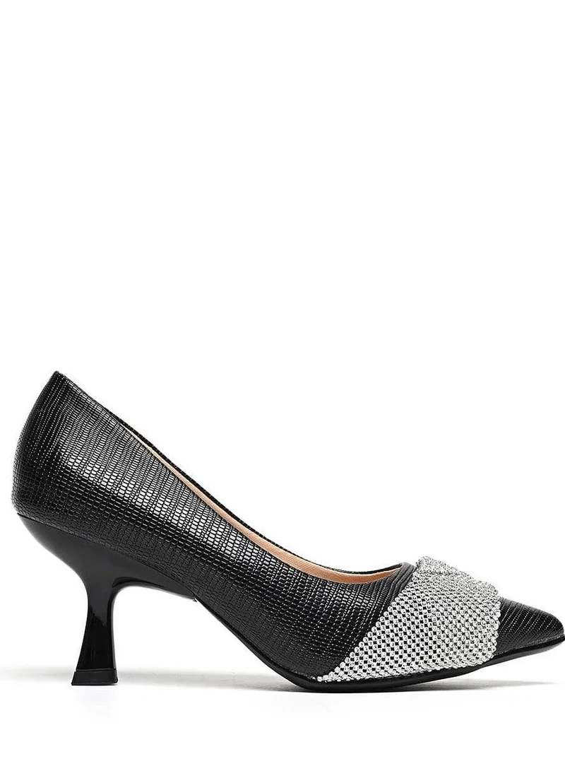 كابلي حذاء بكعب مزين بالكريستال بتصميم أنيق