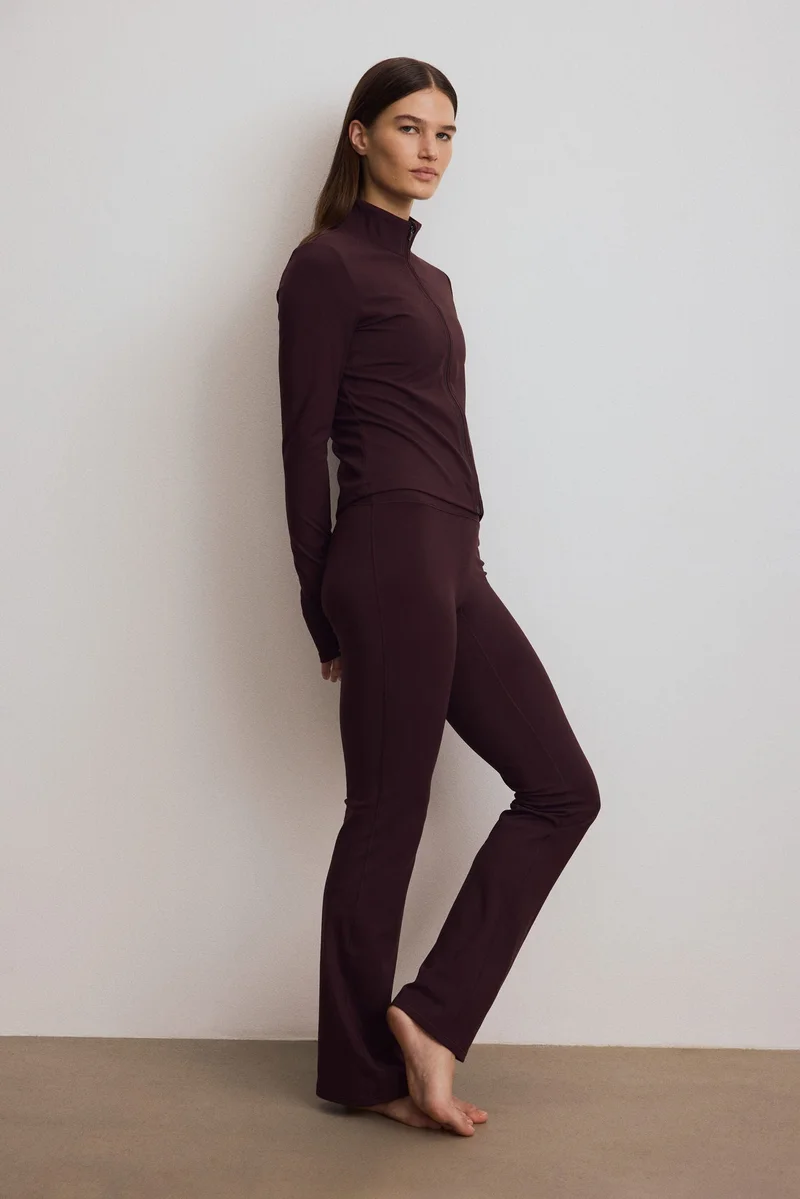 اتش اند ام جاكيت رياضي بسحّاب من نسيج سوفت موف