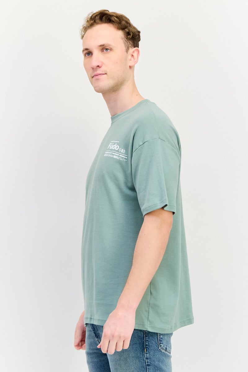 Fudo تي شيرت رجالي بأكمام قصيرة وياقة دائرية بشعار العلامة التجارية، أخضر مائل إلى الرمادي - Image 2