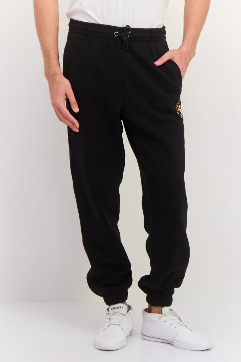 Gotcha سروال جوجر للرجال بقصة عادية مع شعار مطرز، مجموعة سوداء - Image 1