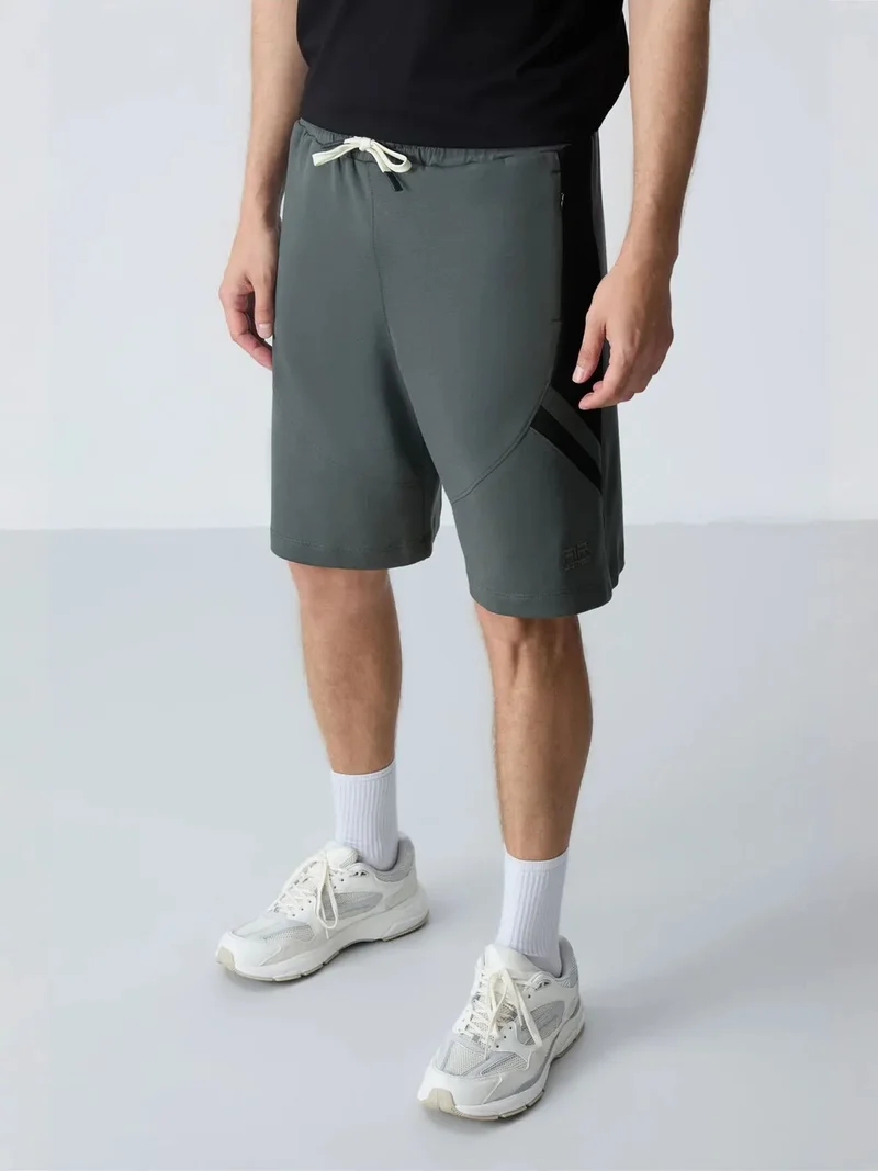 تومي لايف TOMMY Men's Fleece Sweat Shorts