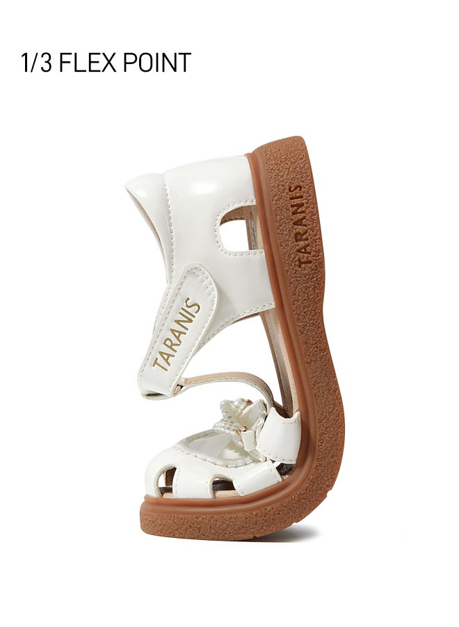 تارانيس أحذية أطفال من تارانيس، صنادل أنيقة مزينة باللؤلؤ على شكل حرف T للبنات، صنادل مغلقة من الأمام بتفاصيل لؤلؤية - Image 3