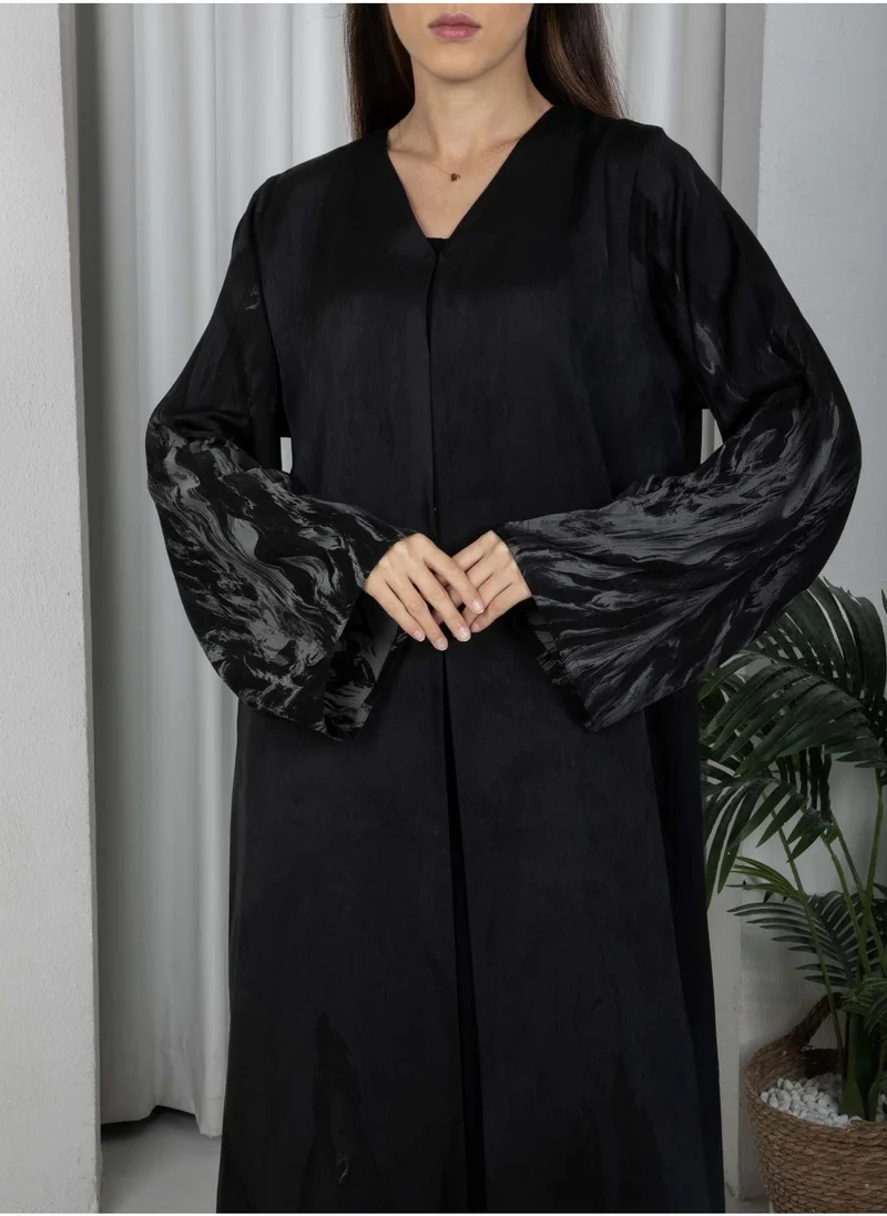 أم سكوير فاشن Black Self-Print Abaya with Sheila