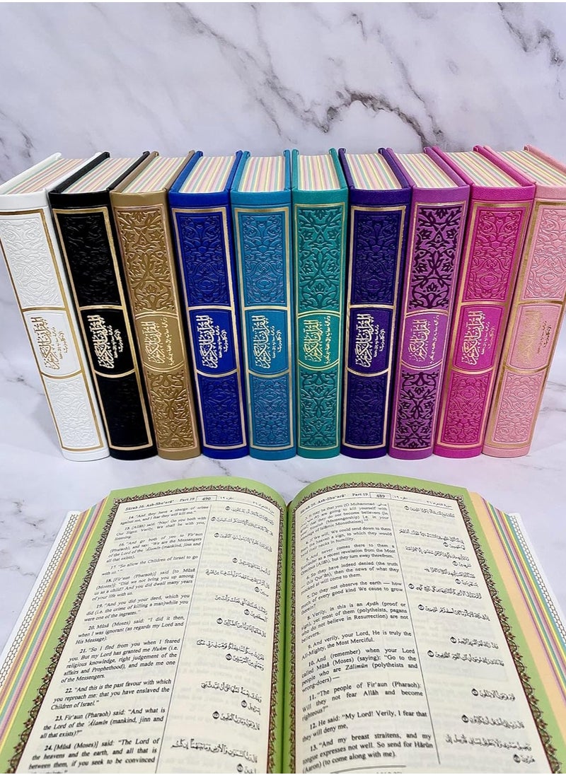 القران الكريم ملون ترجمة معاني باللغة الانجليزية باللون الذهبي قياس 20*14وسط  - Image 3