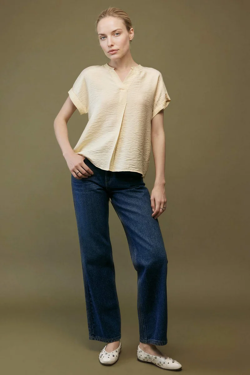 ديفاكتو Relax Fit Flap Collar Short Sleeve Blouse