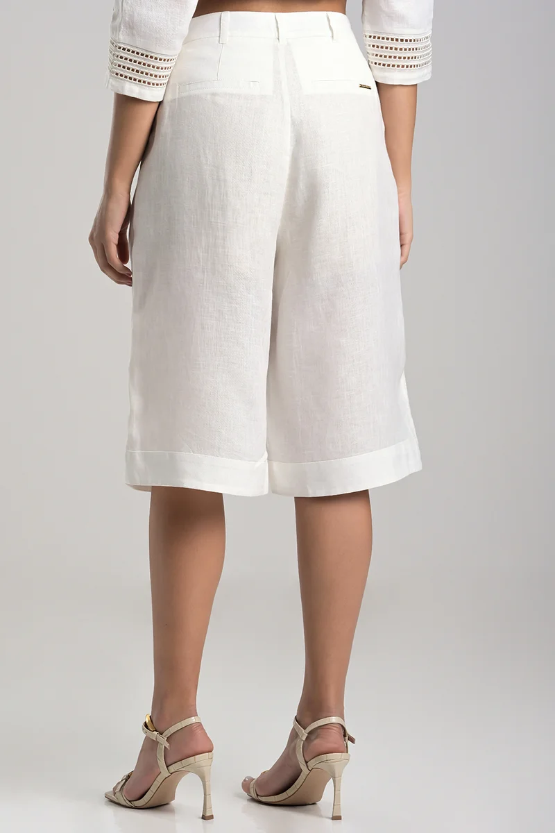 Carmen Steffens Elongated Bermuda Shorts with Pleats Off-white
