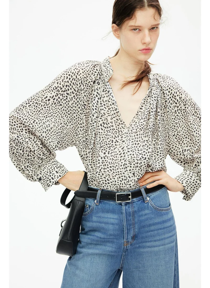 اتش اند ام بلوزة فضفاضة