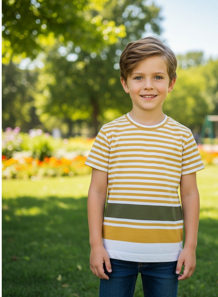 A trendy T-shirt with stylish stripes. Short-sleeved crew neck T-shirt - Image 3