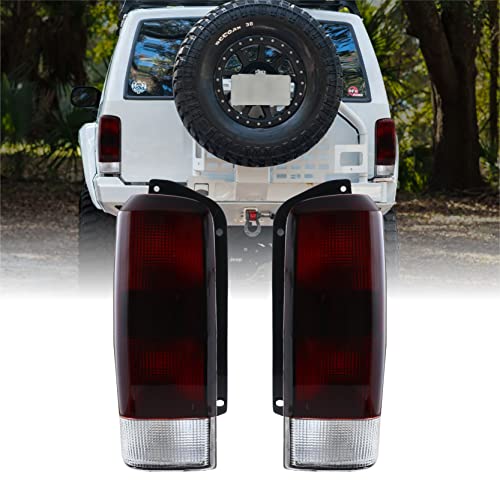 USR UNIQUE STYLE RACING مصابيح خلفية دخانية حمراء داكنة USR DEPO 97-01 Cherokee (يسار + يمين) متوافقة مع هيكل جيب شيروكي XJ من 1997-2001 (عدسة حمراء داكنة، توصيل وتشغيل، مجموعة 2 قطعة) - Image 1