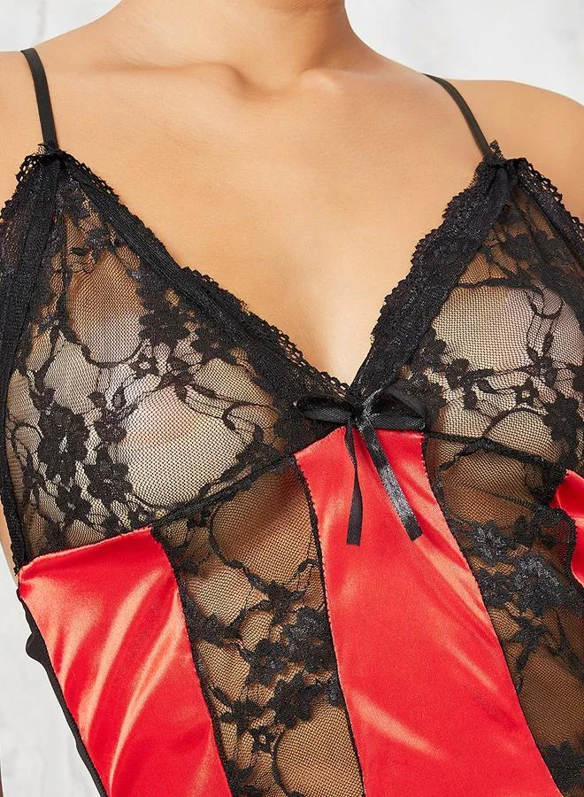 ستايلي Scalloped Edge Lace Cup & Lace Insert Bodycon Satin Slip with Thong