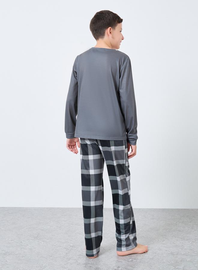 Styli Teen Slogan T-Shirt and Checked Pyjama Set - Image 5