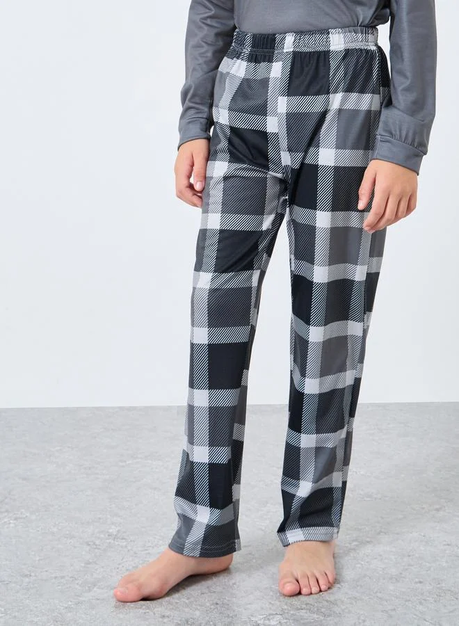 Styli Styli Teen Slogan T-Shirt and Checked Pyjama Set