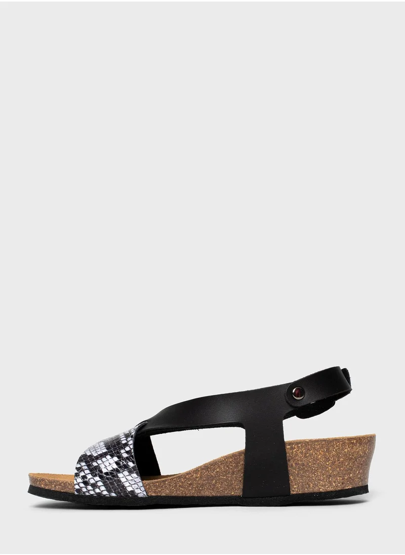 BAYTON Salamanque Strappy Mid Heel Wedges