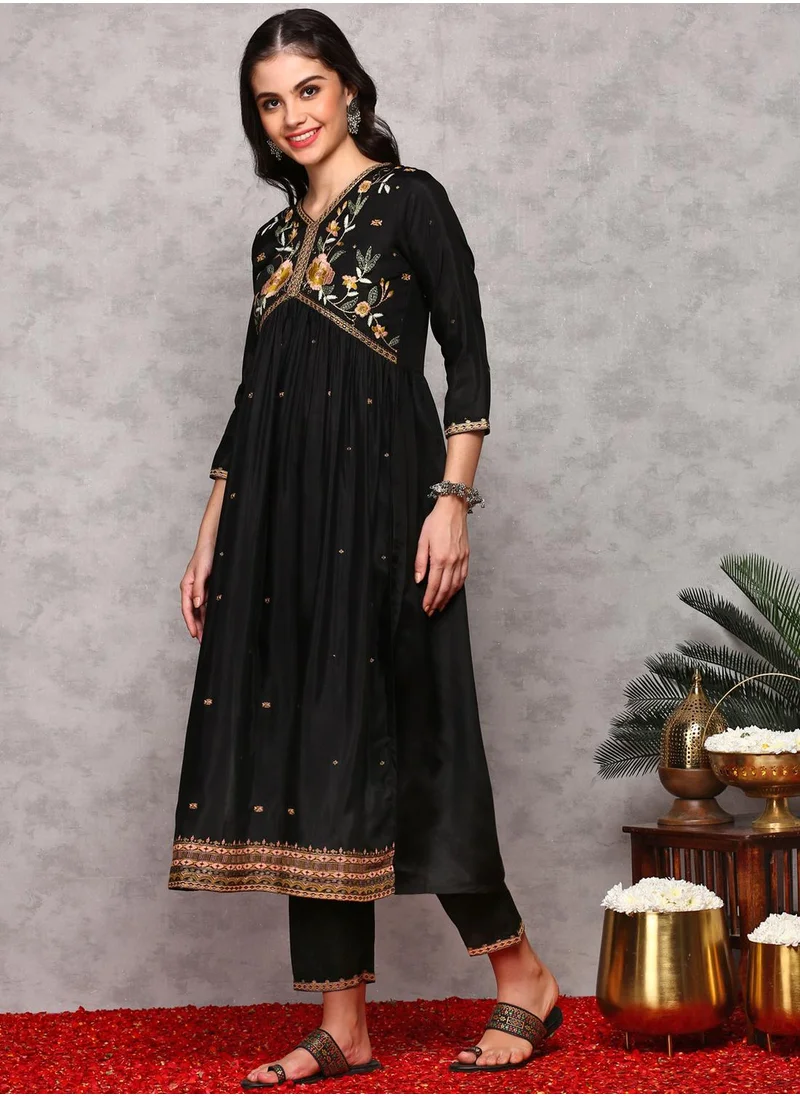 ISHIN A-Line Fit Embroidered Pattern Round Neck Three-Quarter Sleeves BLACK Colour Woven Cotton Kurta Set for Women with Semi Elastic Closure - Elevate Your Fashion Game