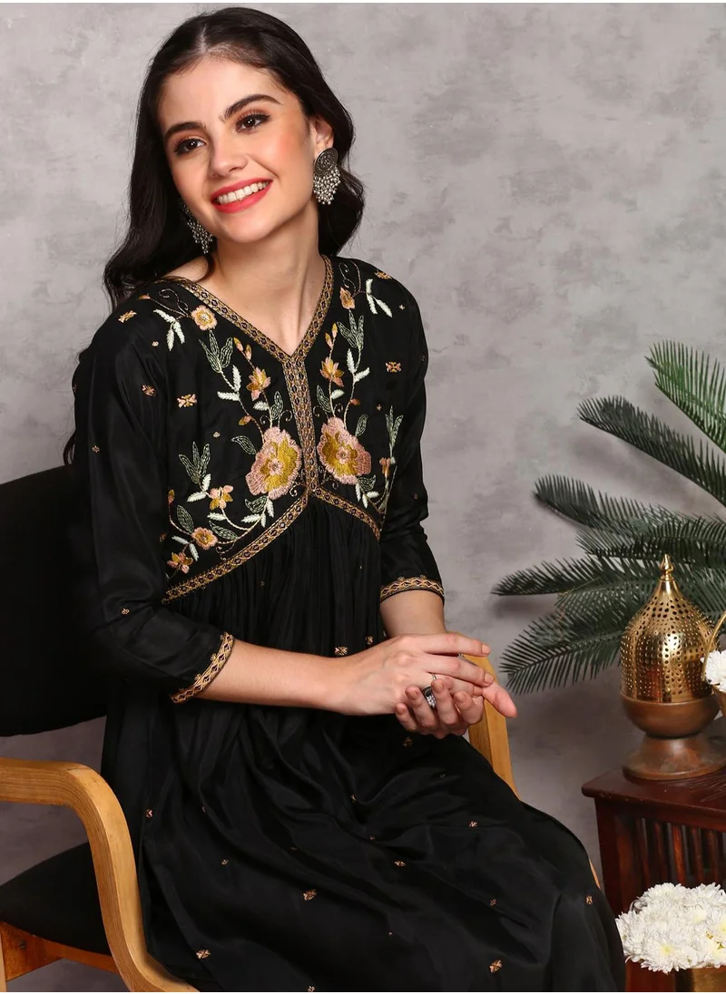 ISHIN A-Line Fit Embroidered Pattern Round Neck Three-Quarter Sleeves BLACK Colour Woven Cotton Kurta Set for Women with Semi Elastic Closure - Elevate Your Fashion Game