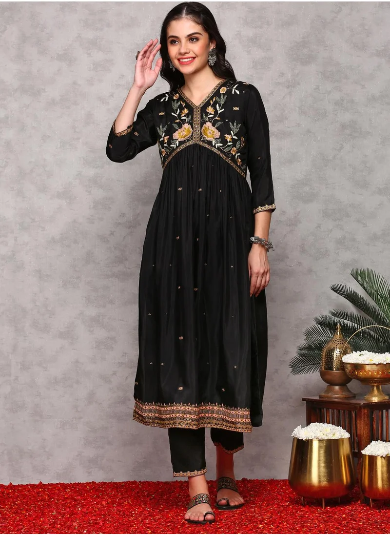 ISHIN A-Line Fit Embroidered Pattern Round Neck Three-Quarter Sleeves BLACK Colour Woven Cotton Kurta Set for Women with Semi Elastic Closure - Elevate Your Fashion Game