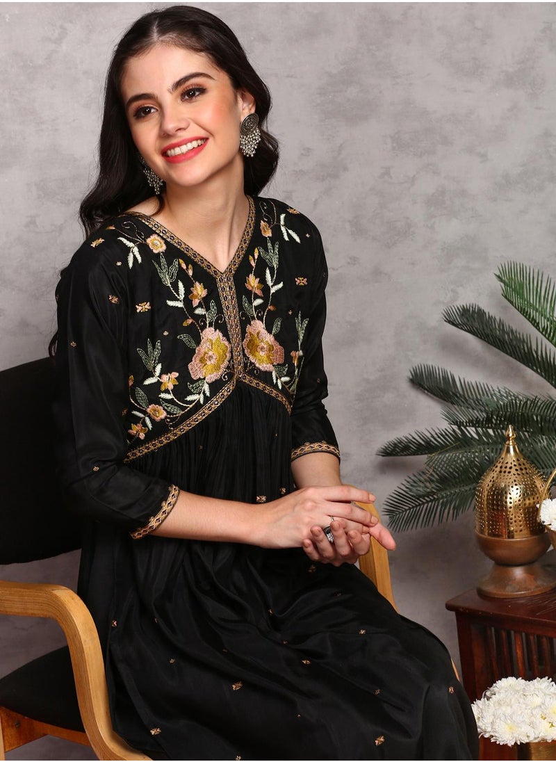 ISHIN - A-Line Fit Embroidered Pattern Round Neck Three-Quarter Sleeves BLACK Colour Woven Cotton Kurta Set for Women with Semi Elastic Closure - Elevate Your Fashion Game - Image 1