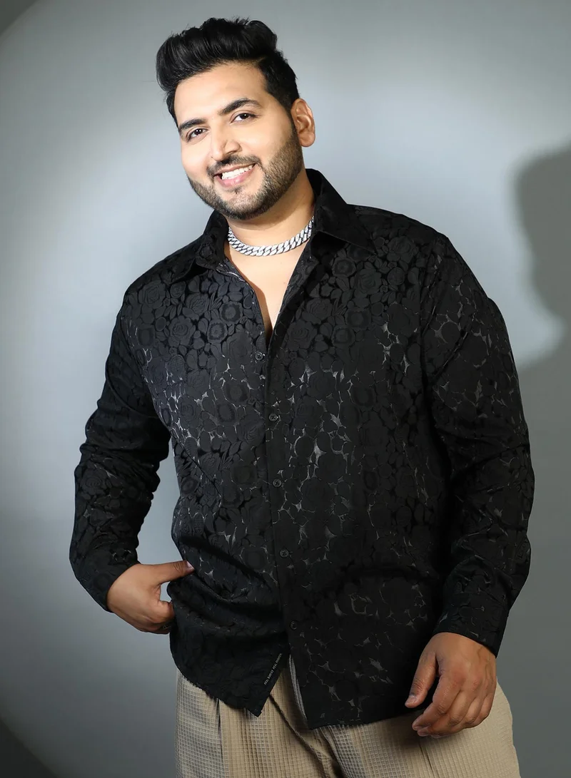 انستافاب بلس قميص رجالي مقاس كبير أسود روز تكتيل بياقة ممتدة وأكمام طويلة بأزرار