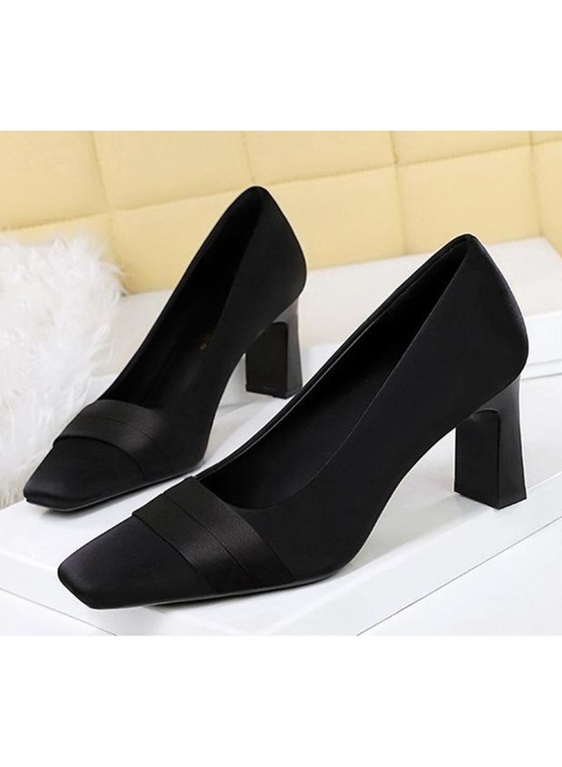 بيج تري المرأة الساتان سميك الكعب العالي مربع مغلق إصبع القدم مضخات الأسود 7CM - Image 1