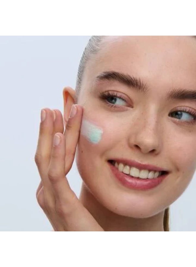 Clarins SOS Color Correcting Face Primer in the shade 04 Green (Redness), 30 ml size - Image 5