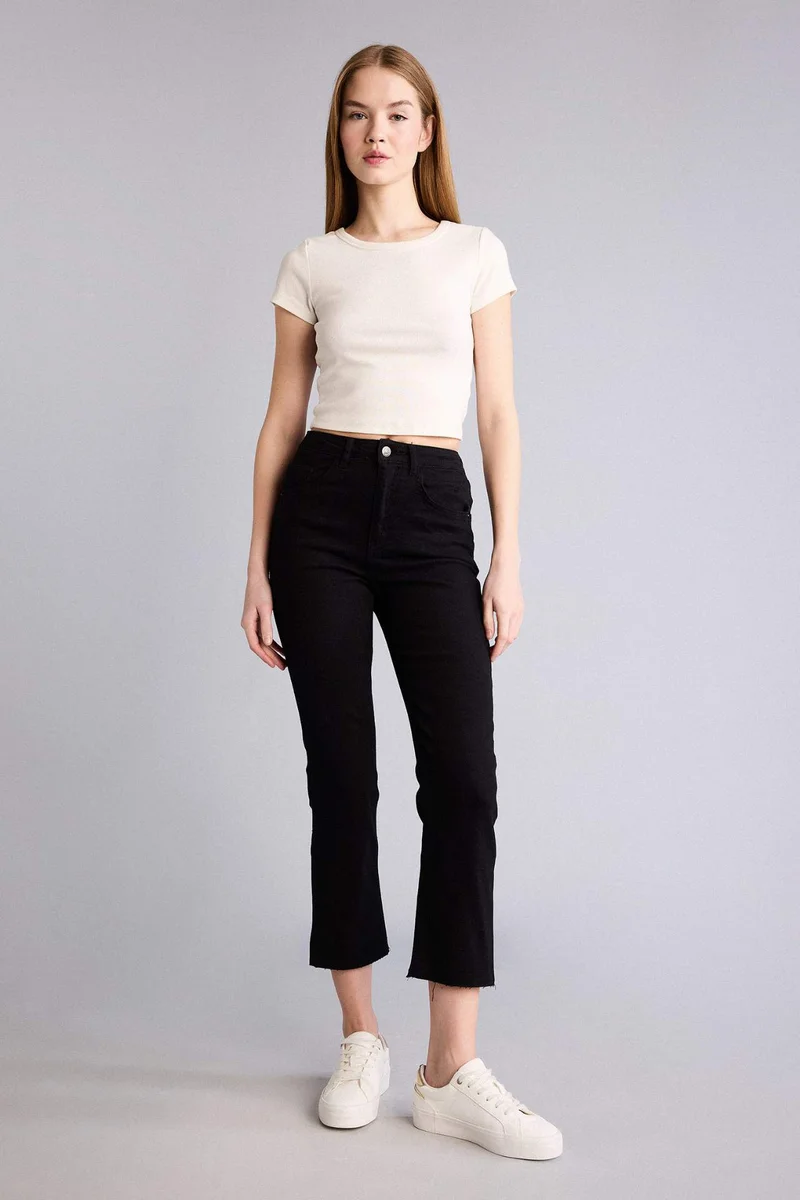 ديفاكتو Crop Flare Fit Regular Waist Crop Fit Trousers