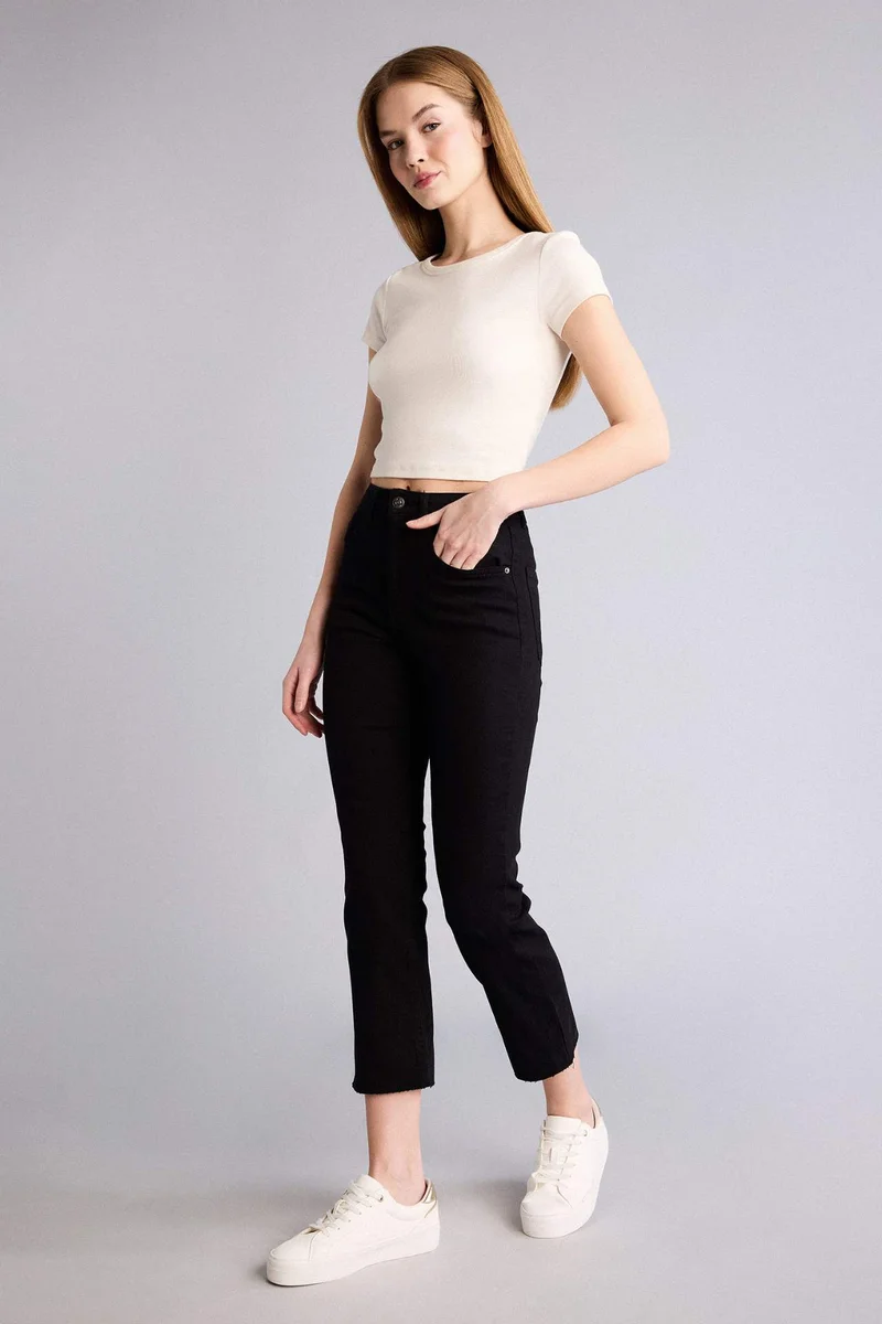 ديفاكتو Crop Flare Fit Regular Waist Crop Fit Trousers
