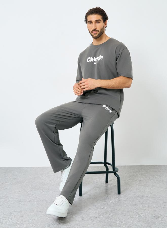 ستايلي طقم تي شيرت وبنطلون رياضي كبير الحجم بطبعة ستايلي شيكاغو - Image 1