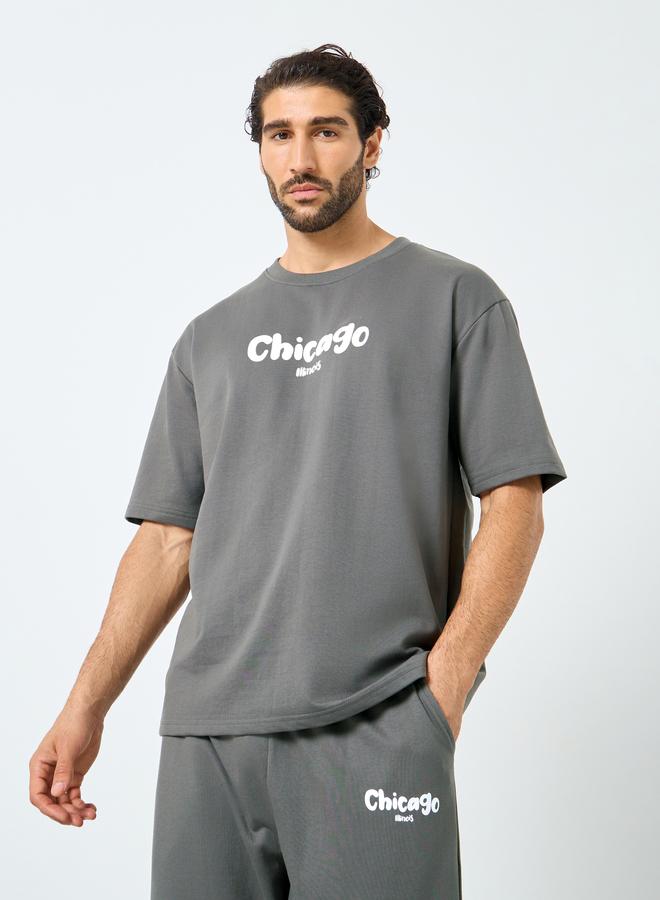 ستايلي طقم تي شيرت وبنطلون رياضي كبير الحجم بطبعة ستايلي شيكاغو - Image 2