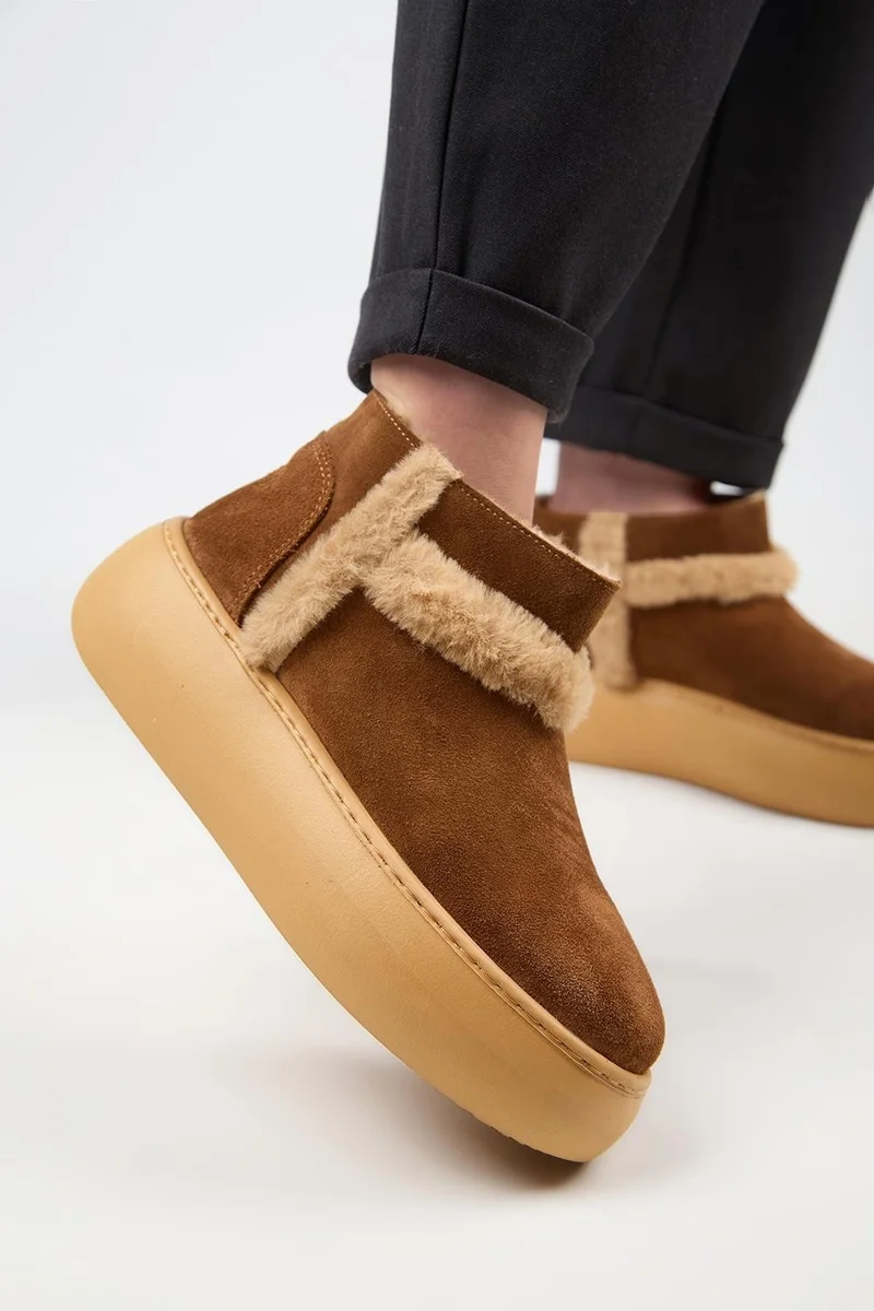 مانجيرو أحذية مانيجيرو (أزورا ميني) النسائية من الجلد الطبيعي بلون بني فاتح مع بطانة وحواف من الفرو