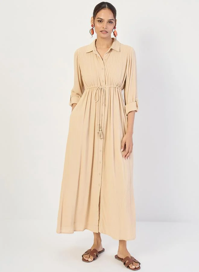 فيميلا فستان طويل بقماش مجعد وأزرار