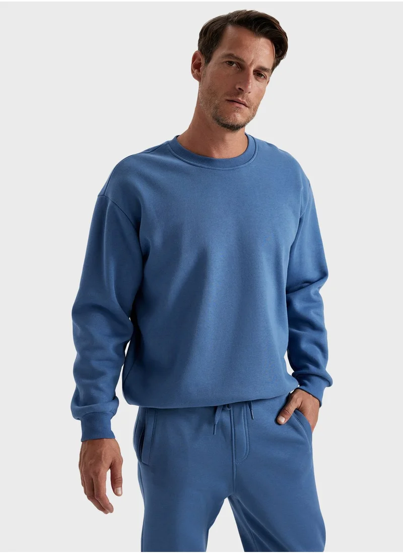 DeFacto Essential Crew Neck Sweatshirt