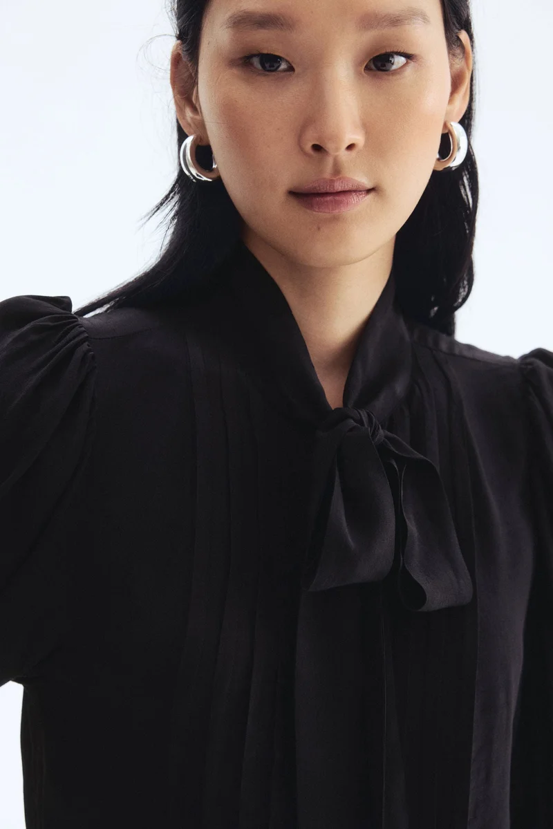 H&M Tie-neck crêpe blouse