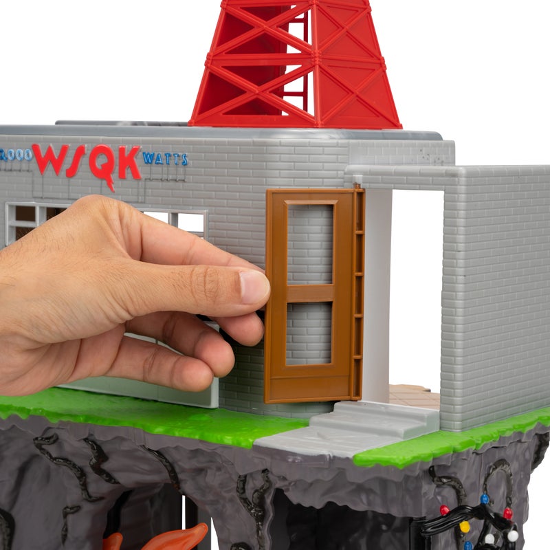 Stranger Things The Squawk Headquarters Playset with Character Figure 3.5-Inches - Robin | Netflix Series | Action Figure | imaginative Play | Character Figure Gift for Kids and Collectors - Image 5