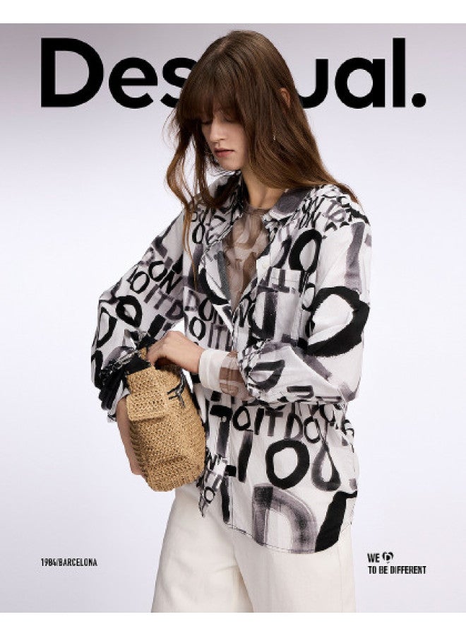 DESIGUAL 25 قميص نسائي فضفاض بطباعة حروف باللونين الأسود والأبيض من القطن الخالص - Image 1