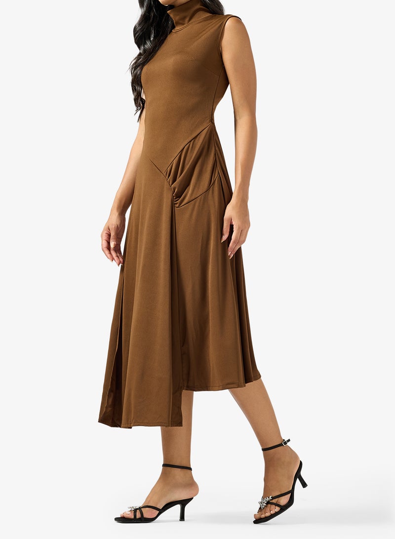 خزانة صنادل بكعب متوسط مزينة بتفاصيل فضية - Image 5