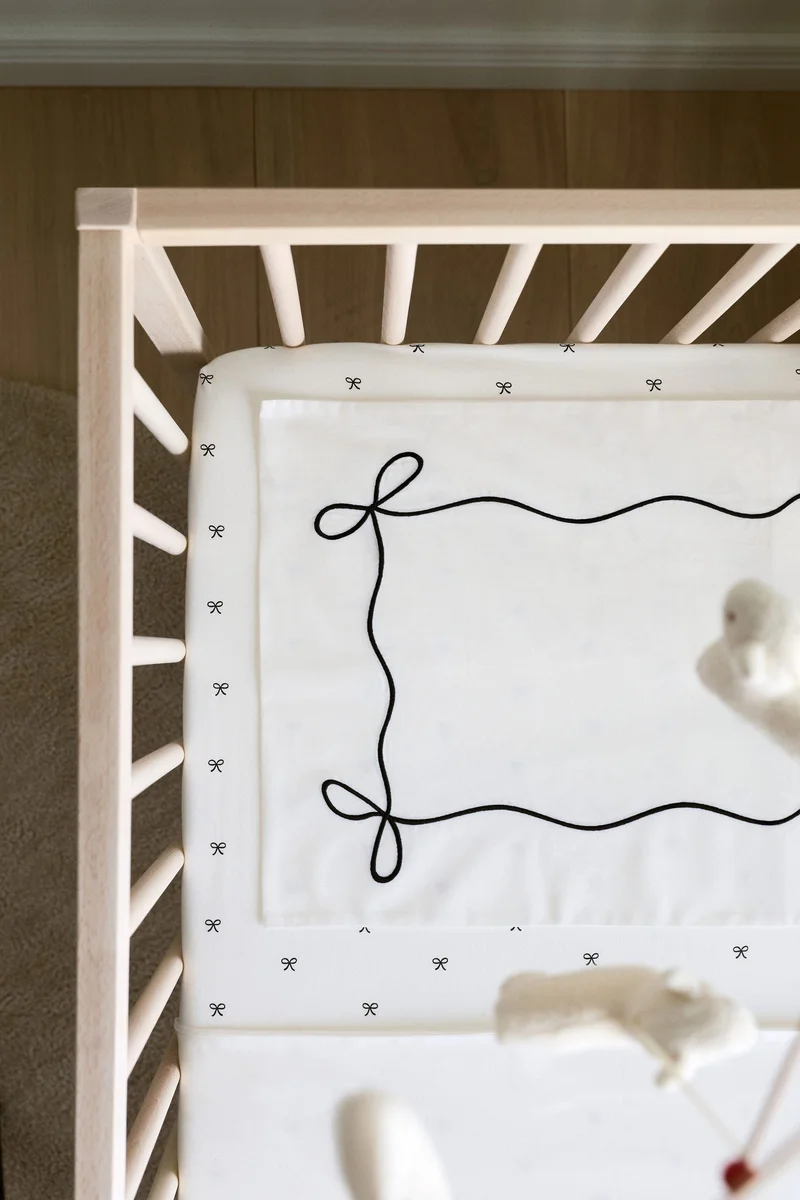 اتش اند ام طقم غطاء لحاف للمهد من القطن