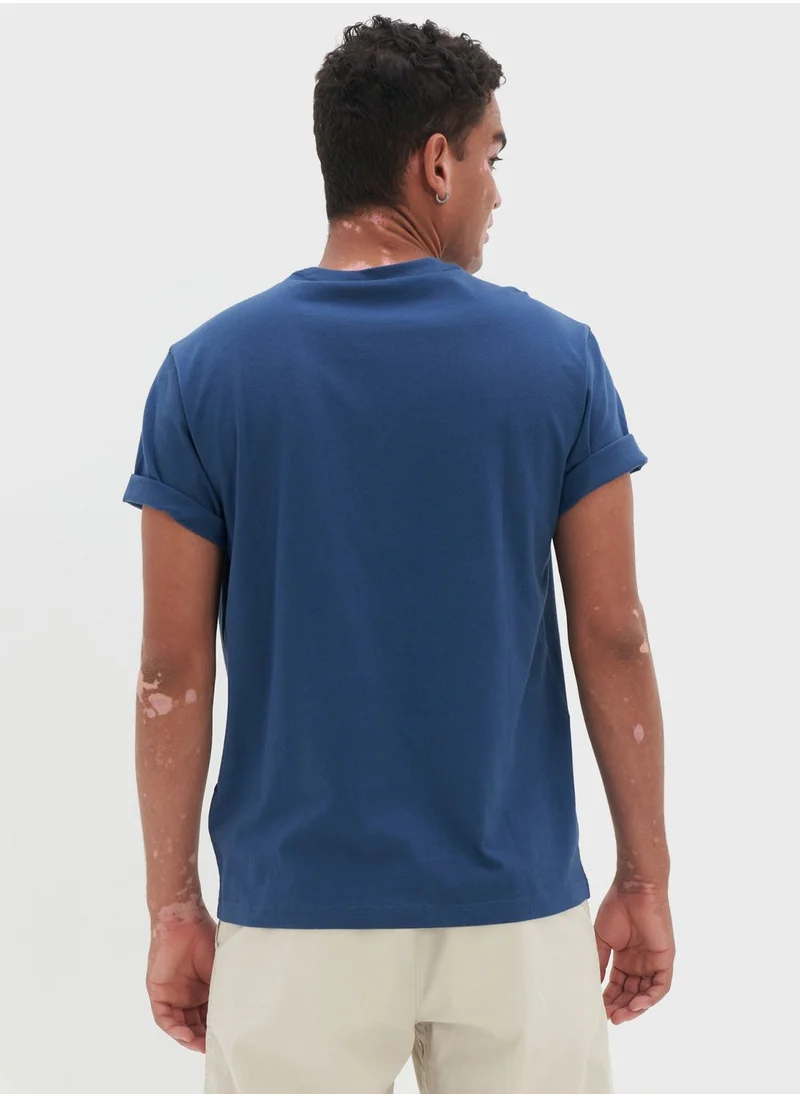 American Eagle Graphic Crew Neck T-Shirt
