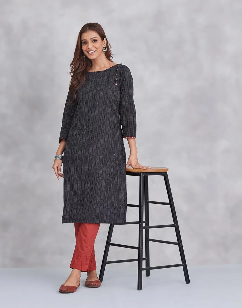 فاب انديا كُرتا قطن أسود بطول الركبة