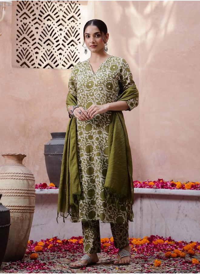 sanskrutihomes Floral Printed V-Neck Pure Cotton Kurta and Pants Set for Women by Styli  - Image 4