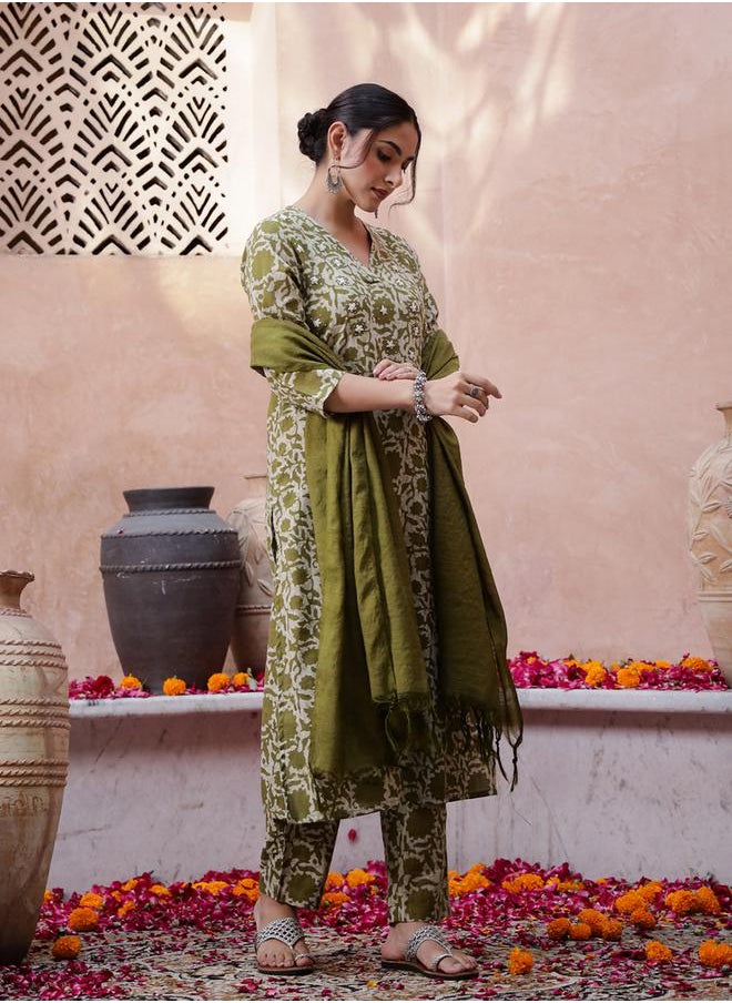 sanskrutihomes Floral Printed V-Neck Pure Cotton Kurta and Pants Set for Women by Styli  - Image 5